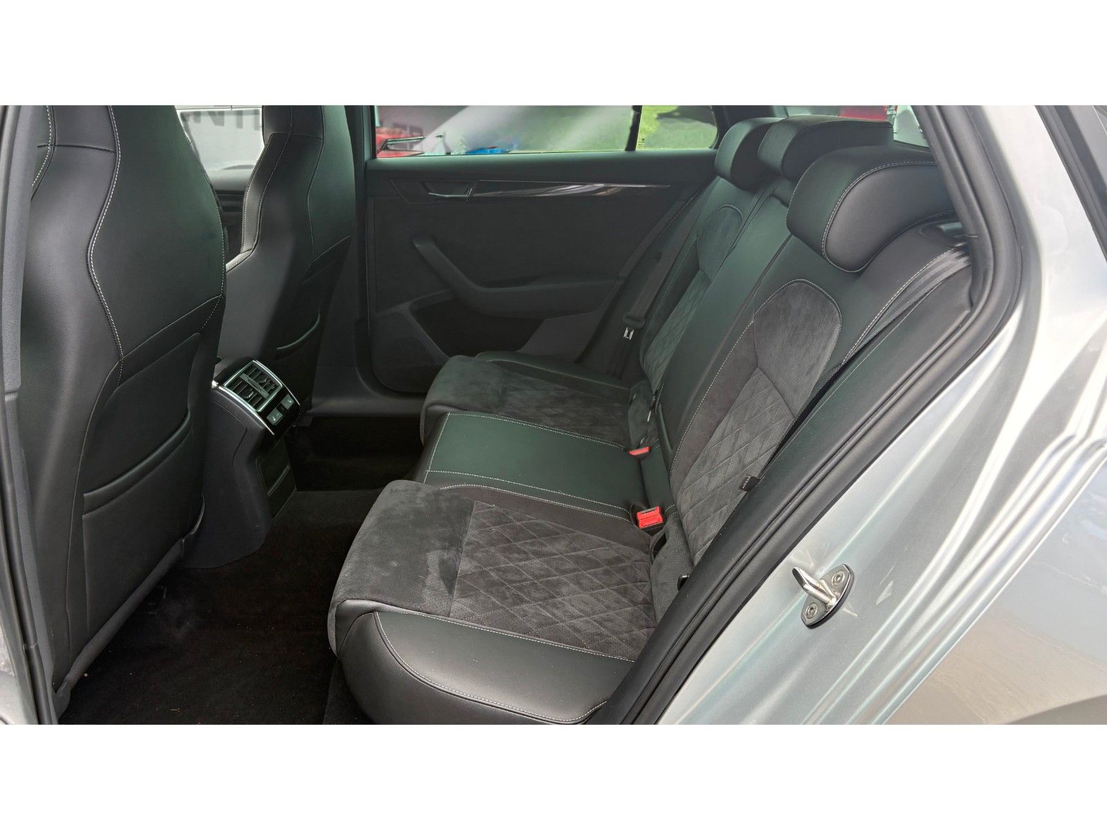 Skoda Superb Combi Sportl. 2.0 TSI 4x4 AHK,DCC,CANTON foto 12