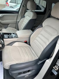 Volkswagen Touareg - 12