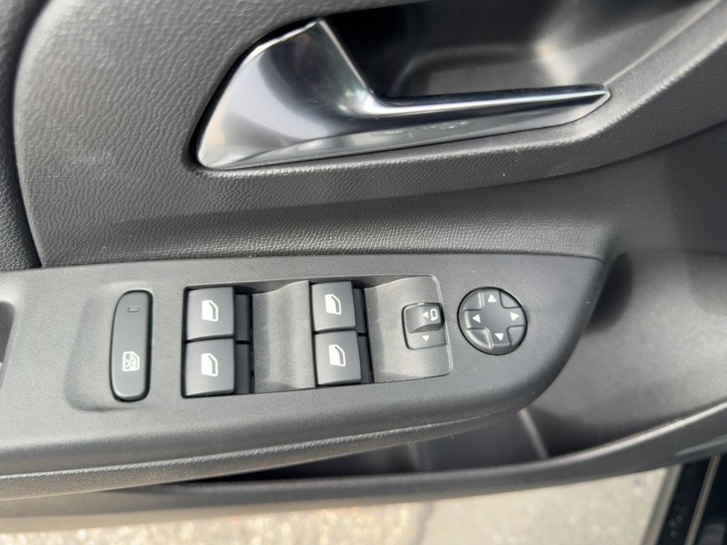 Fahrzeugabbildung Opel Corsa GS, AHK, SHZ, Apple CarPlay / Android Auto