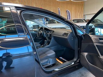 Volkswagen Golf VII Lim. Allstar BMT *Navi*