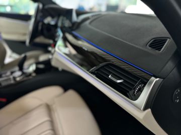 Fahrzeugabbildung BMW 530d Tour Sport Line HI-FI Pano M Sportfahrwerk