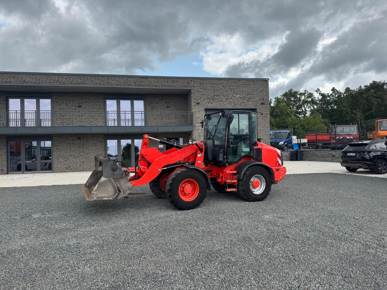 CAT 908M Radlader 6460 Kg Schaufel Gabel