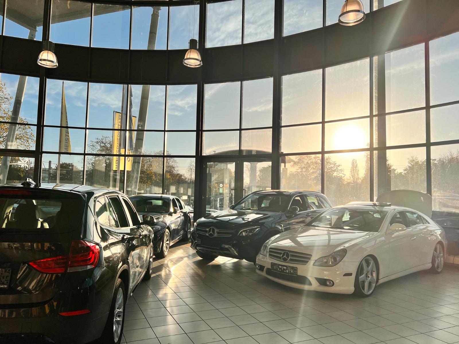 showroom-image-top