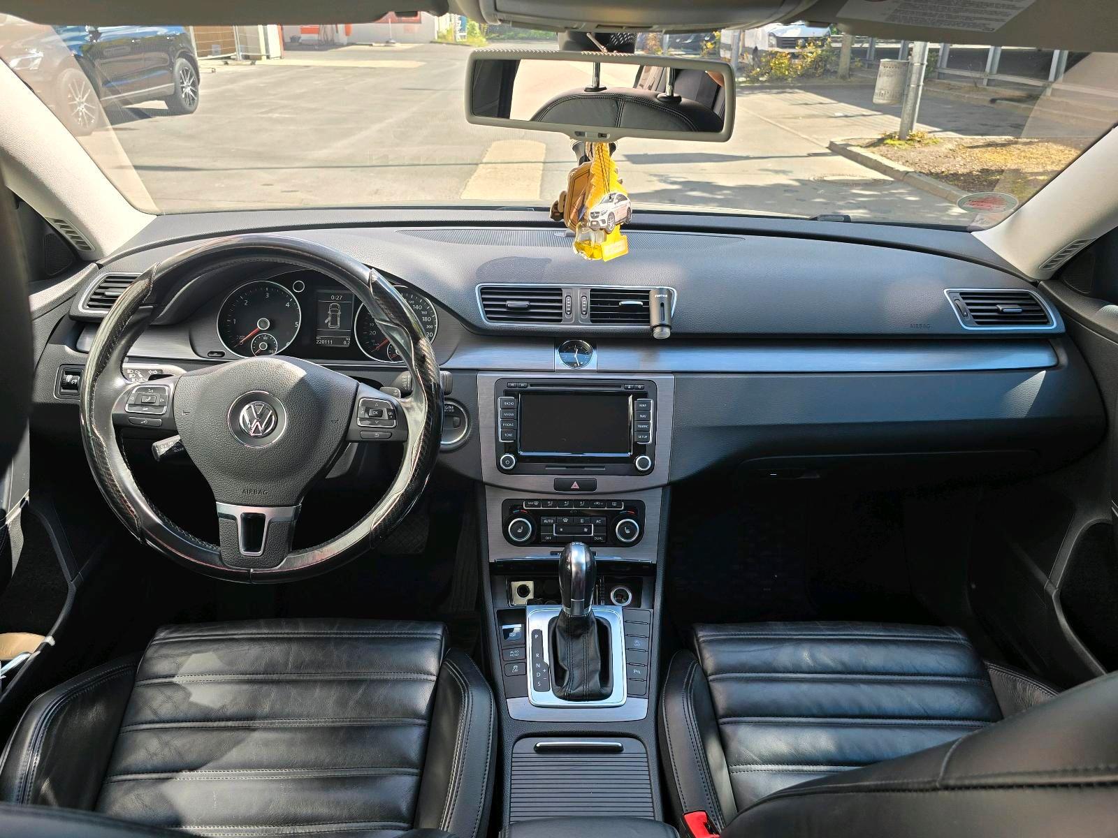 Volkswagen Passat 2011 — photo 8