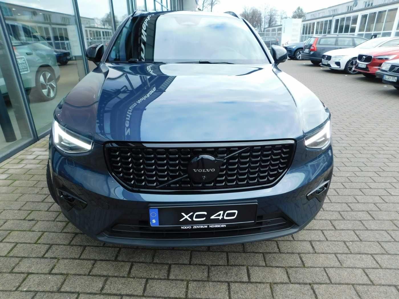 Fahrzeugabbildung Volvo XC40 B4 Plus Black Edition