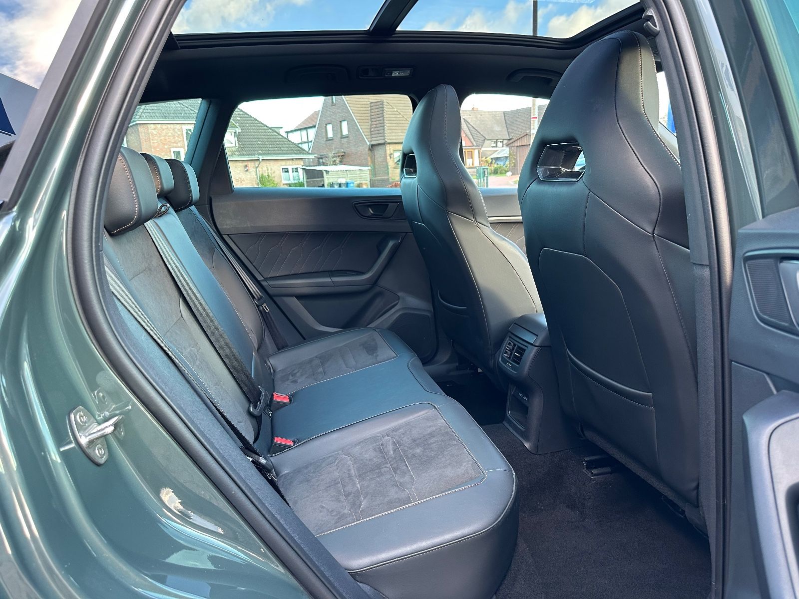 Fahrzeugabbildung CUPRA Ateca 2.0 TSI VZ 4Drive Pano/Navi/ACC/DCC/360°