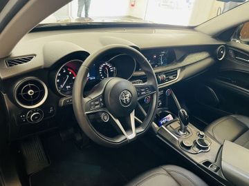 Alfa-Romeo Stelvio - 8