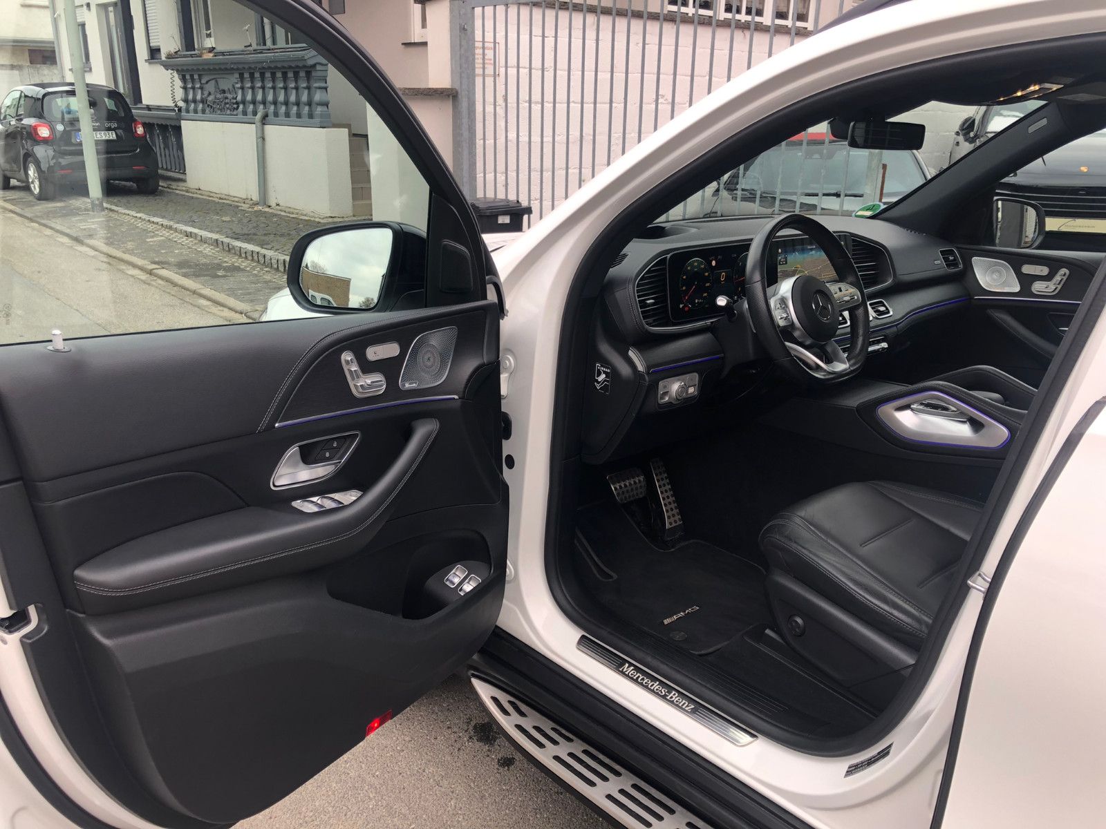 Fahrzeugabbildung Mercedes-Benz GLE 400d 4MATIC |AMG|HUD|Burmester|Pano|360°|AHK