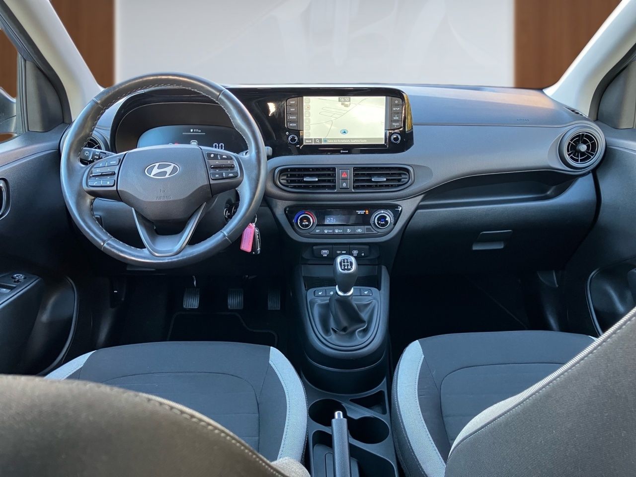 Fahrzeugabbildung Hyundai i10 TREND SHZ*LHZ*NAVI*ZV*USB*