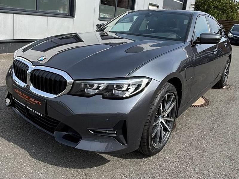 BMW 330 e Sport Line H&K Schiebedach Headup Ambiente