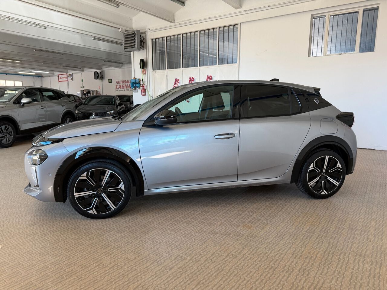 Other Lancia Ypsilon Hybrid e-DCT LX 2025 Km 4600 Full imagem 3