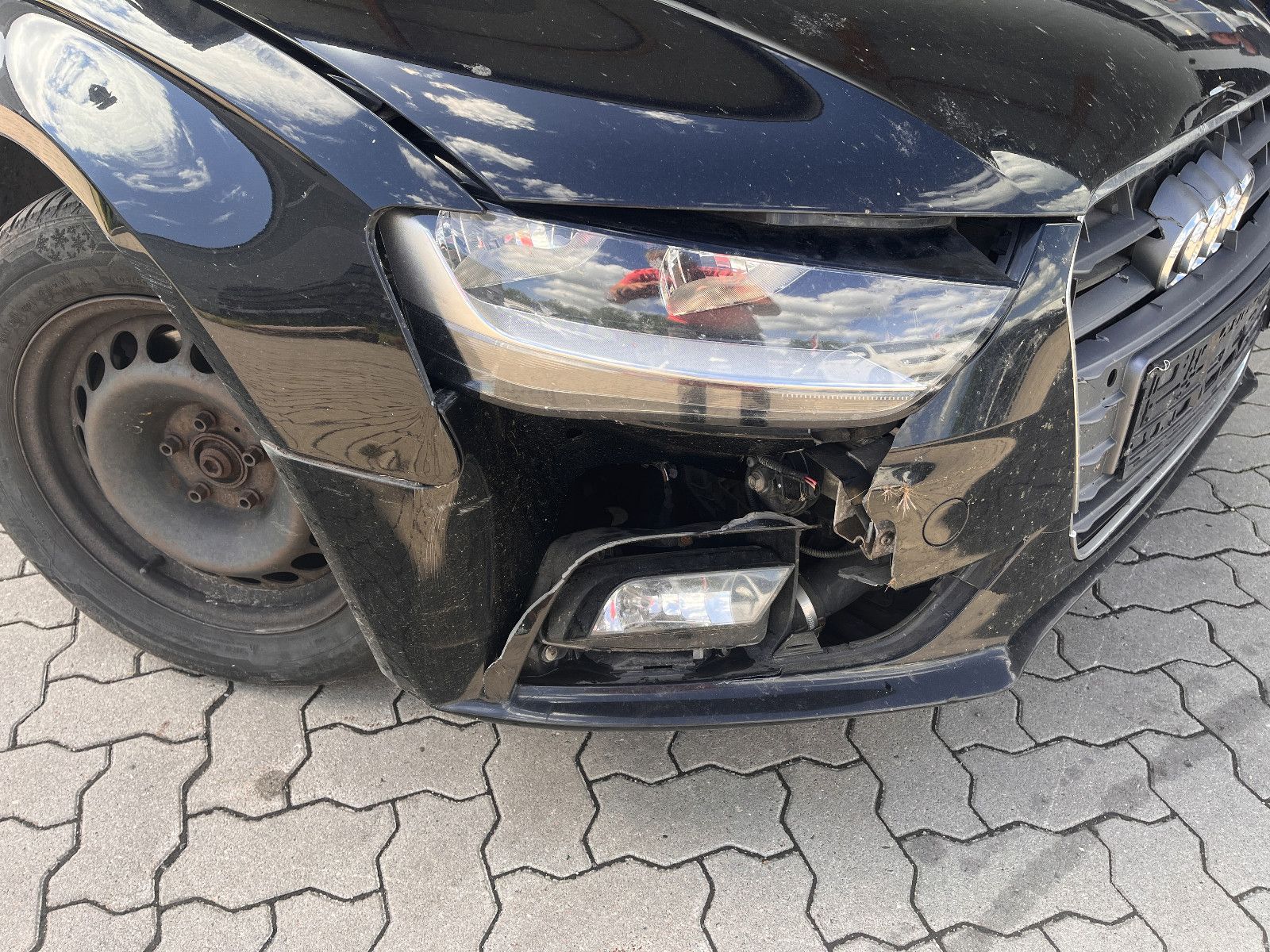 Fahrzeugabbildung Audi A4 Avant Attraction