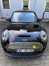 MINI Cooper SE Fahrspaß m neuer Inspektion am 4.8.26 - schwarze MINI Cooper SE