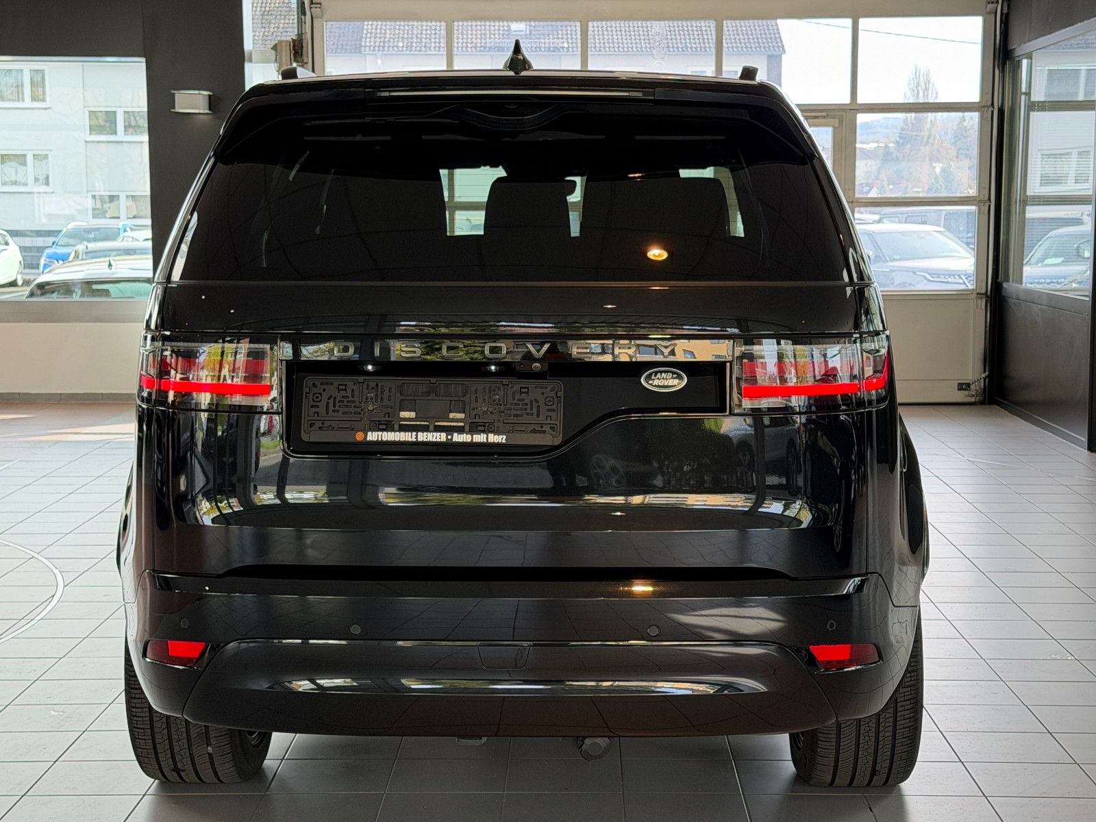 Fahrzeugabbildung Land Rover Discovery 5 R-Dynamic SE AWD/7-SITZER/360''KAM