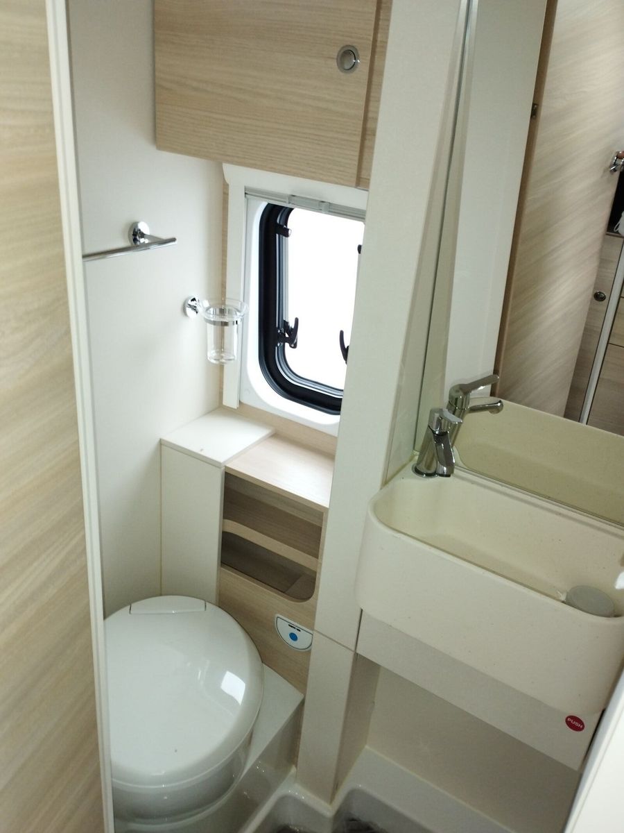 Fahrzeugabbildung Eura Mobil Van V 635 EB Automatik, Markise, Mondial Plus