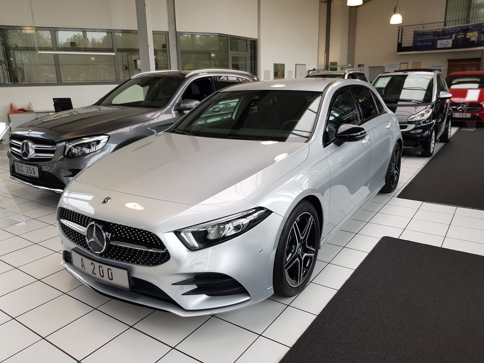 MERCEDES-BENZ A 200 AMG LED NAVI NIGHT PTS SHZ AUT TEMPO