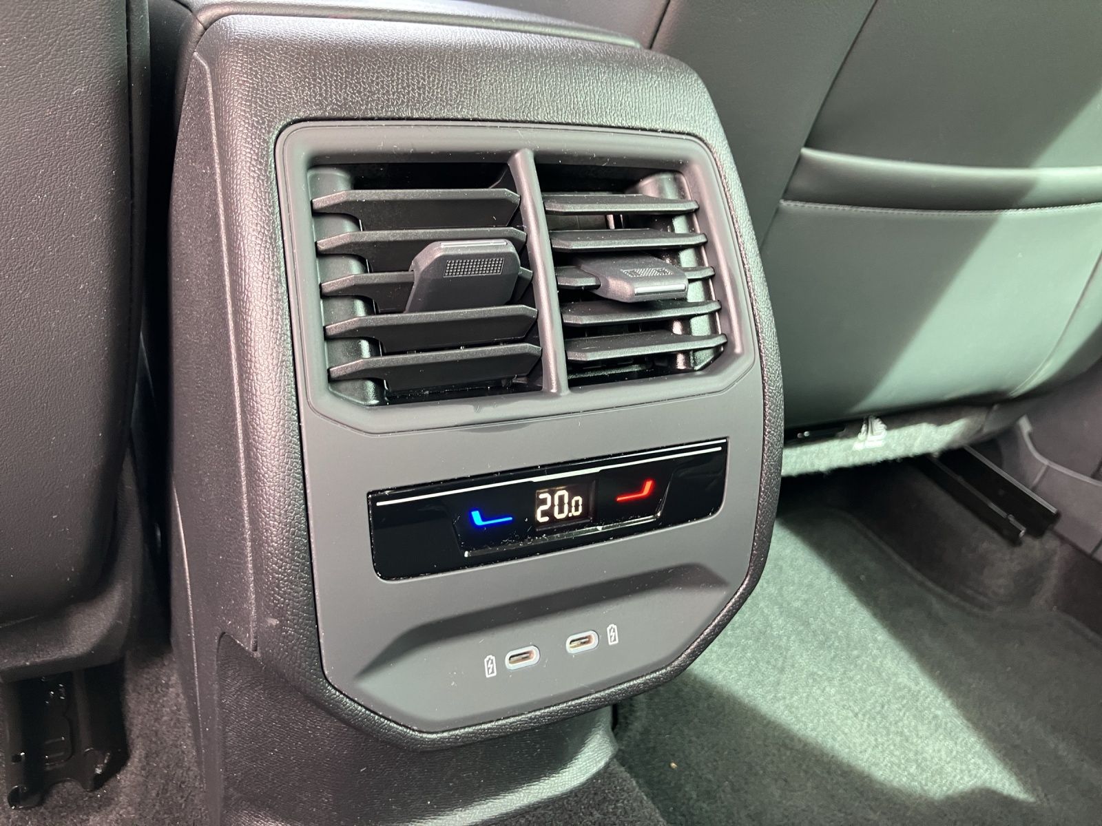 Fahrzeugabbildung SEAT Leon TSI FR Fahrschule - LED AHK Navi GRA Park-A