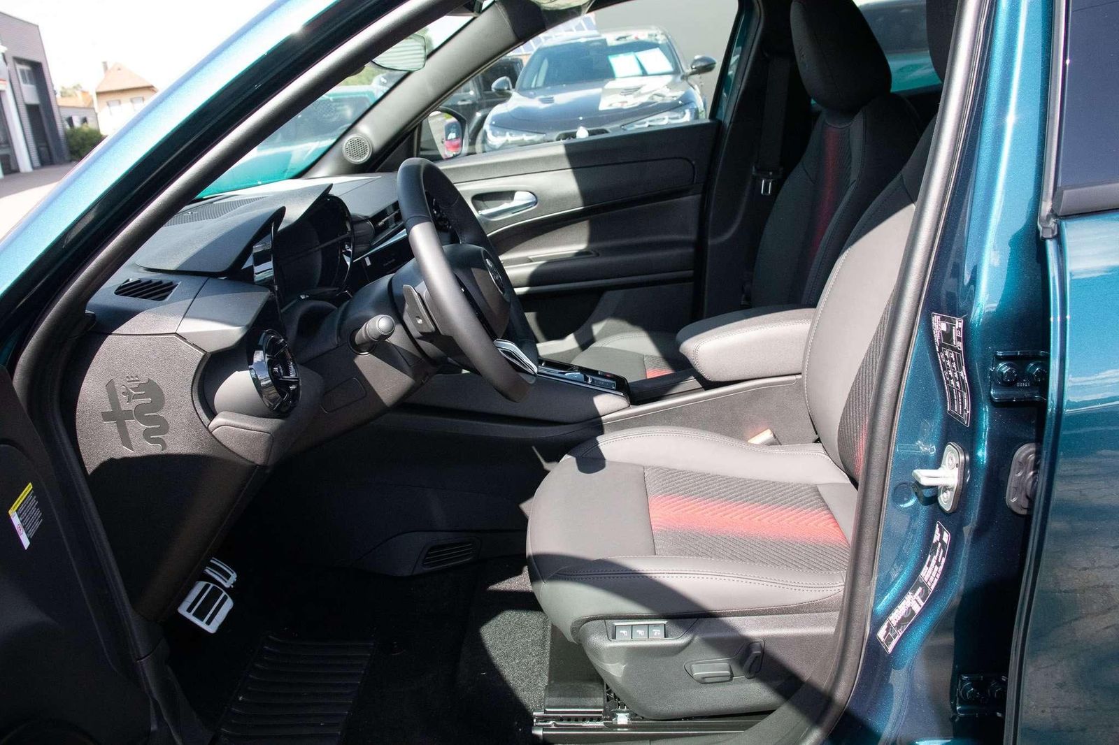 Fahrzeugabbildung Alfa Romeo Junior 1.2 VGT Ibrida Q4 vom AR Vertragshändler