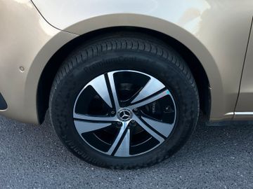 Mercedes V 220 - 4