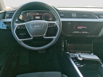 Audi Q8 e-tron - 11