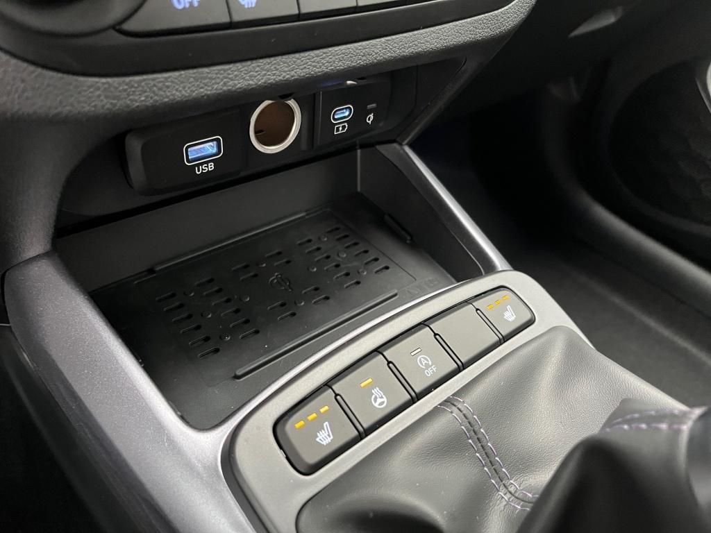 Fahrzeugabbildung Hyundai i10 1.2 Benzin M/T Prime KlimaA Navi SpurH PDC
