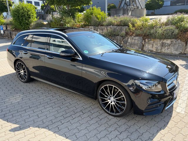 MERCEDES-BENZ E 220d T Autom. AMG Line