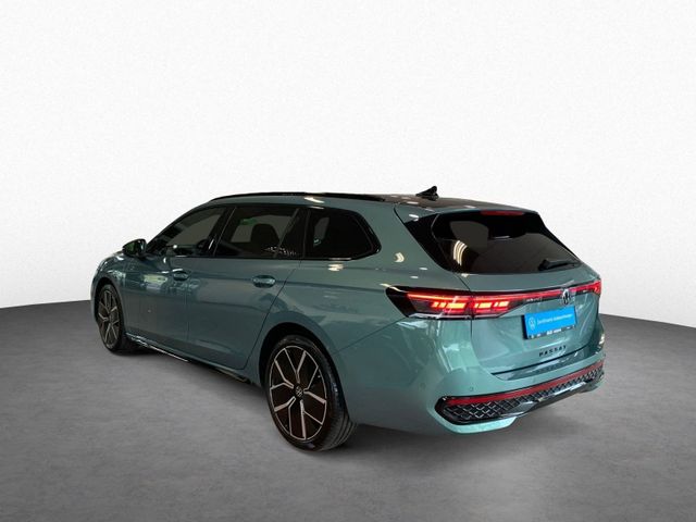 Passat Variant 1.5 eTSI DSG R-LINE IQ.LIGHT+AHK+