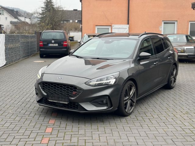 Ford Focus Turnier ST*RECARO*1.HAND*206KW*KAMERA*