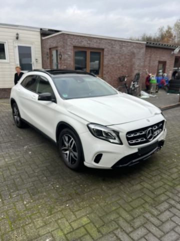 Mercedes-Benz GLA 180 GLA -Klasse GLA 180