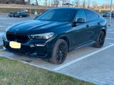 BMW X6 M50i xDrive LED Virtual Nav HiFi Kam Pano 22" - BMW X6 M50 aus 2021