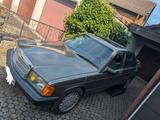 Mercedes-Benz Mercedes w201 190e 2.6 - Mercedes-Benz 190 mit Benzin-Antrieb: Limousine, 2.6