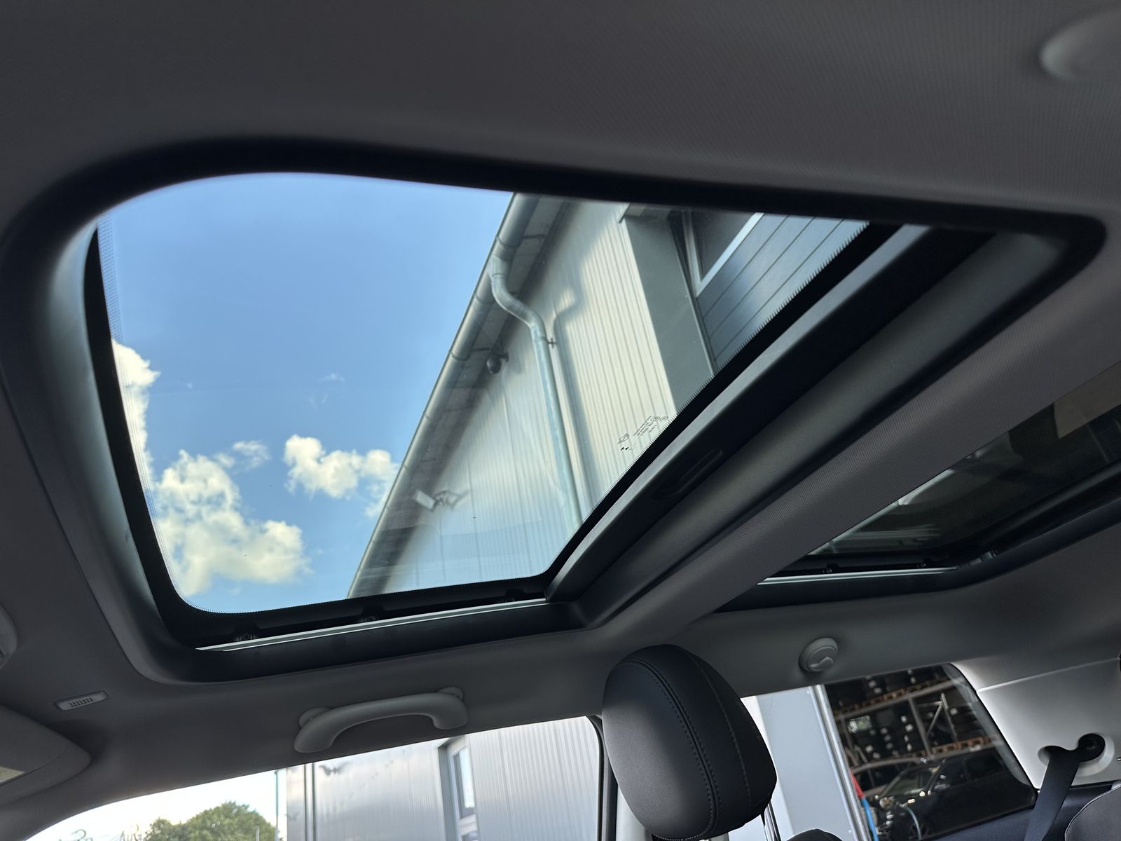 Fahrzeugabbildung MINI Cooper S Sport-Aut. NAV+LED+PANO+PARKASSISTENT