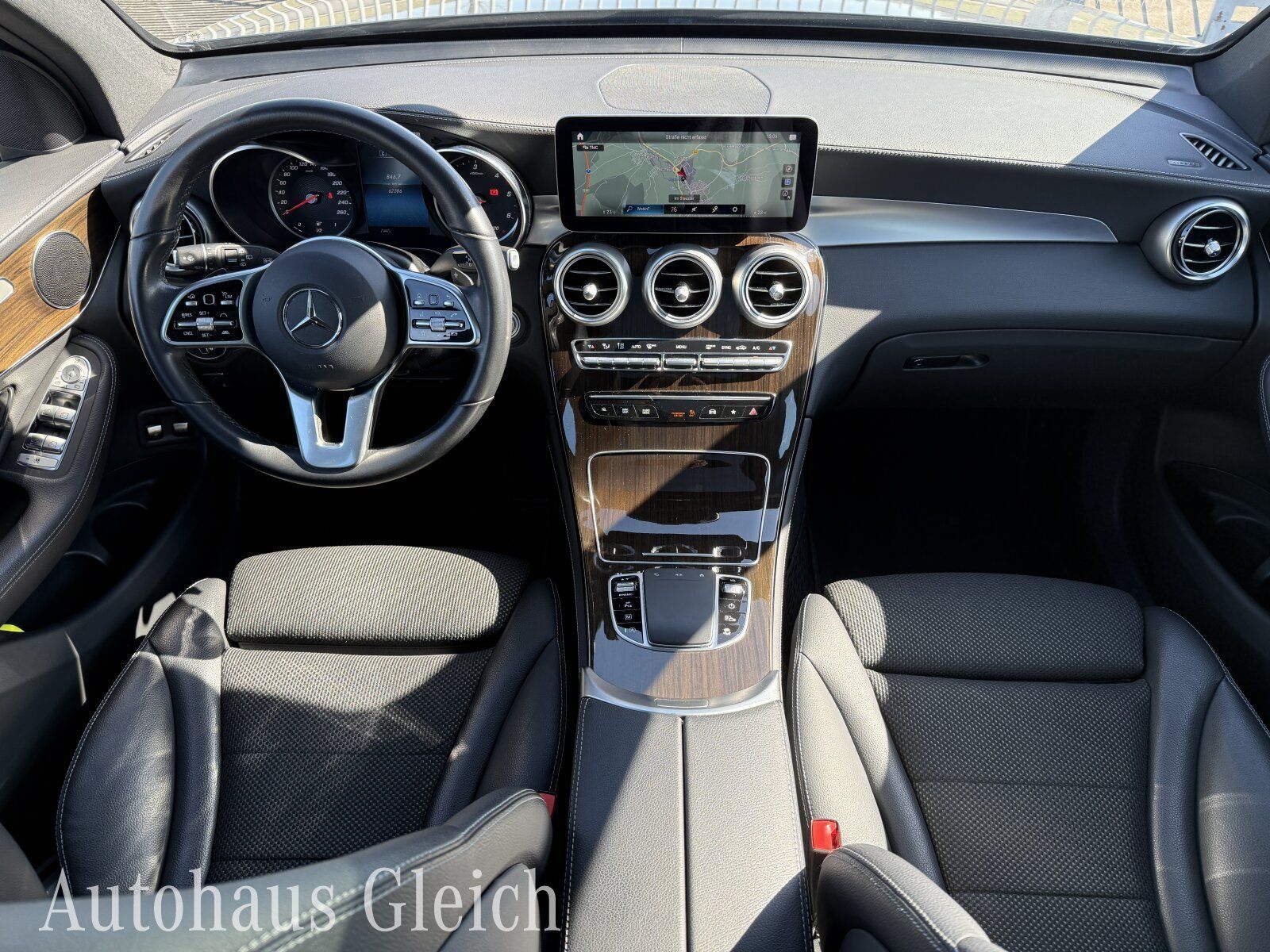 Fahrzeugabbildung Mercedes-Benz GLC 300 d 4Matic (EURO 6d) EXCLUSIVE Interieur