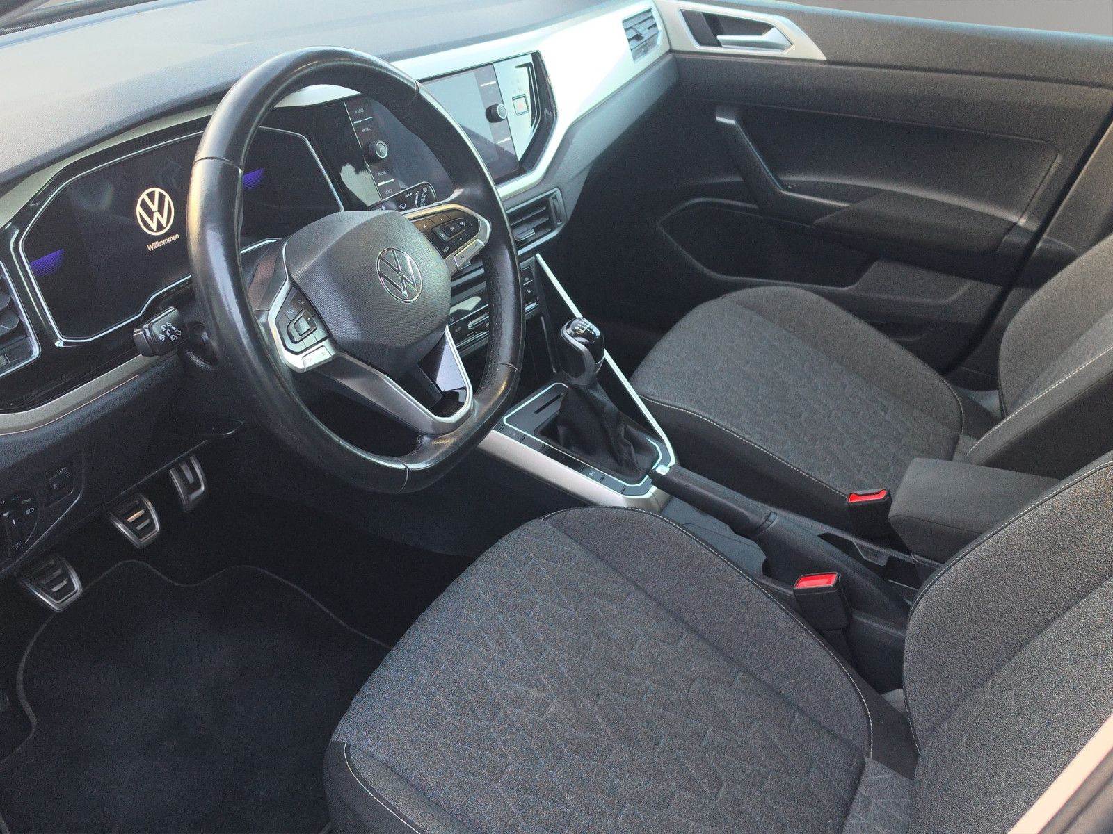Fahrzeugabbildung Volkswagen Taigo Move AUS 1.HAND APP TEMPOMAT SHZ PDC
