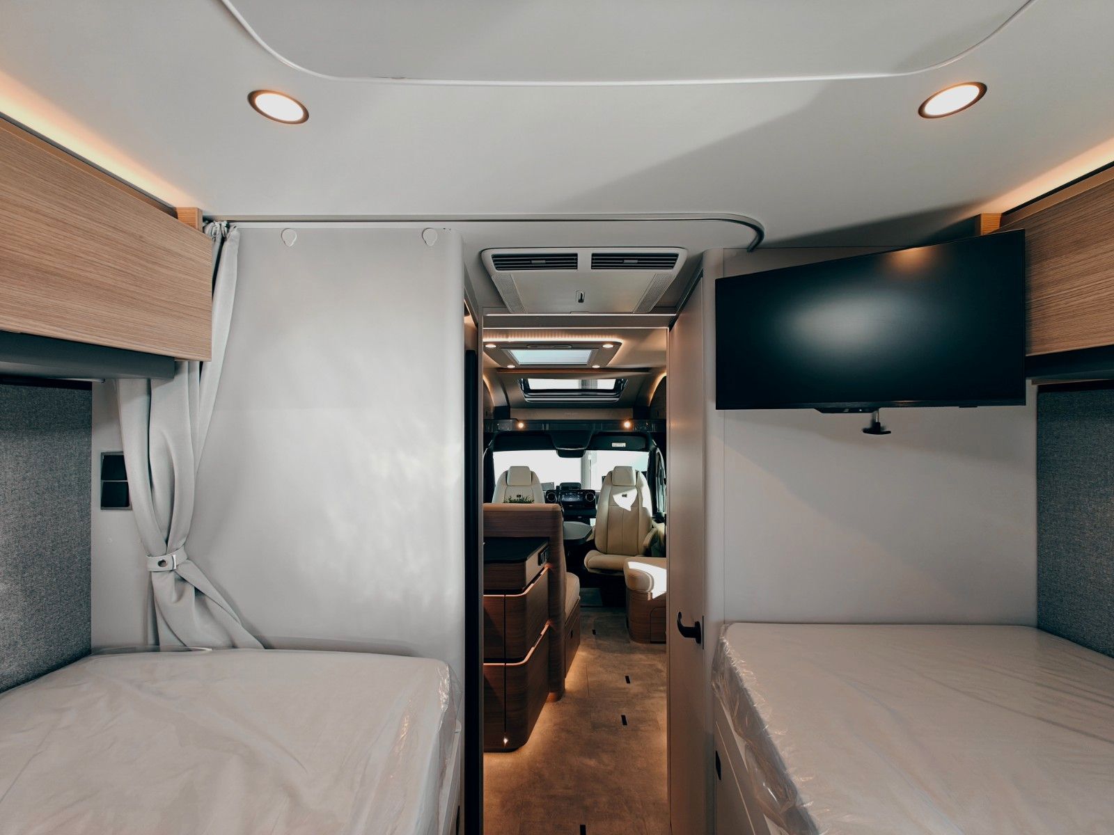 Fahrzeugabbildung HYMER / ERIBA / HYMERCAR B-KLASSE MC T 680 PREMIUM - MATARA TEAK by palmo