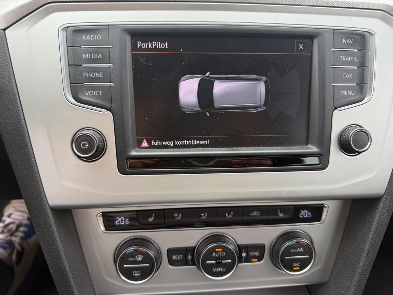 Volkswagen Passat 2015 — photo 14