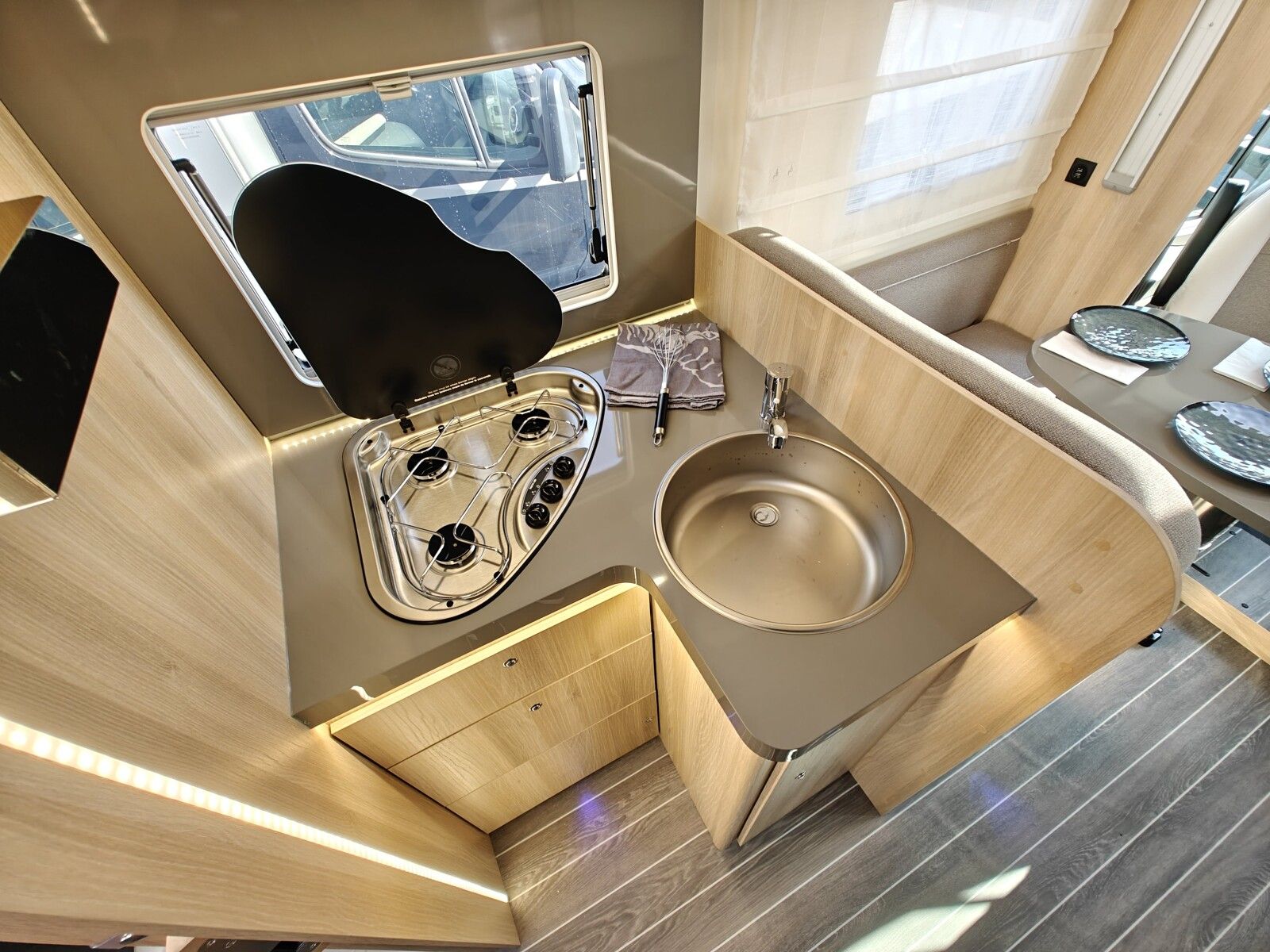 Fahrzeugabbildung NobelART T 7000