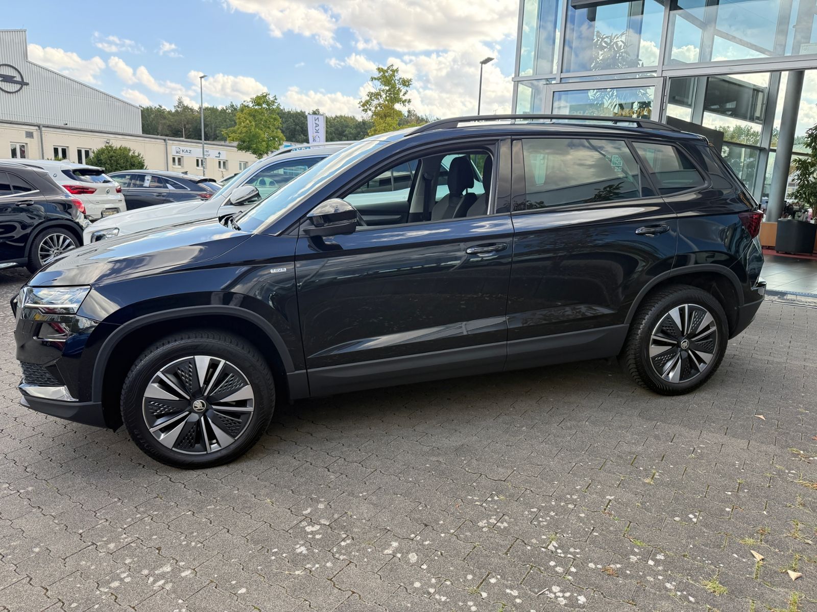 Fahrzeugabbildung SKODA KAROQ 1.5 TSI DSG AHK AMB LED NAVI