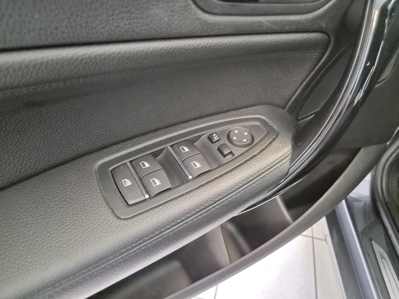 BMW 120i Edition Sport Line Shadow/NAVI / AUTOMATIK