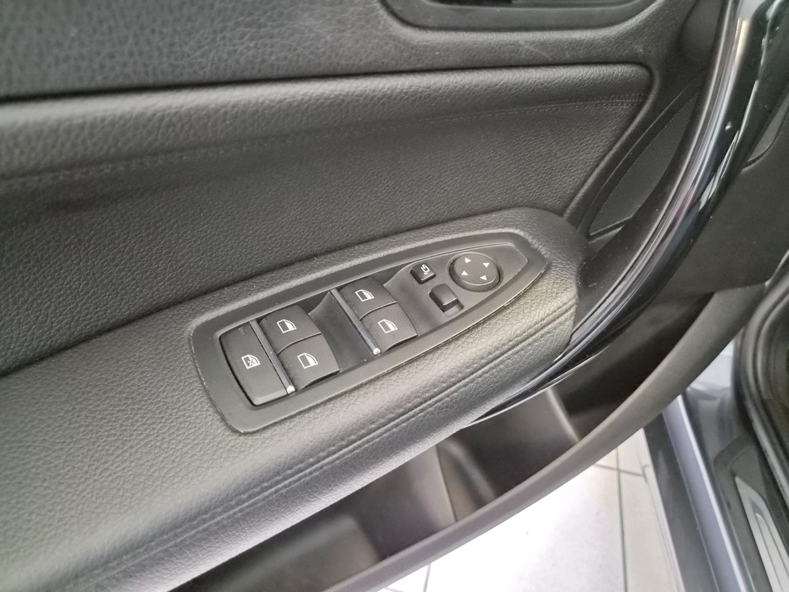 Fahrzeugabbildung BMW 120i Edition Sport Line Shadow/NAVI / AUTOMATIK