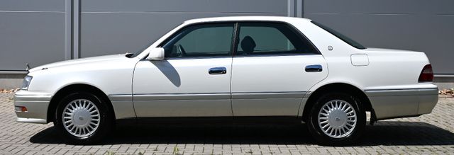 Toyota Crown Royal Saloon