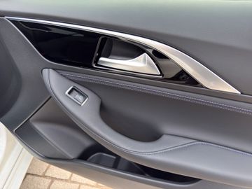 Infiniti Q30 1.6 16V Luxe Tech|Panorama|Kamera|BOSE|DAB