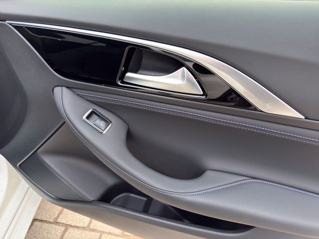 Infiniti Q30 1.6 16V Luxe Tech|Panorama|Kamera|BOSE|DAB