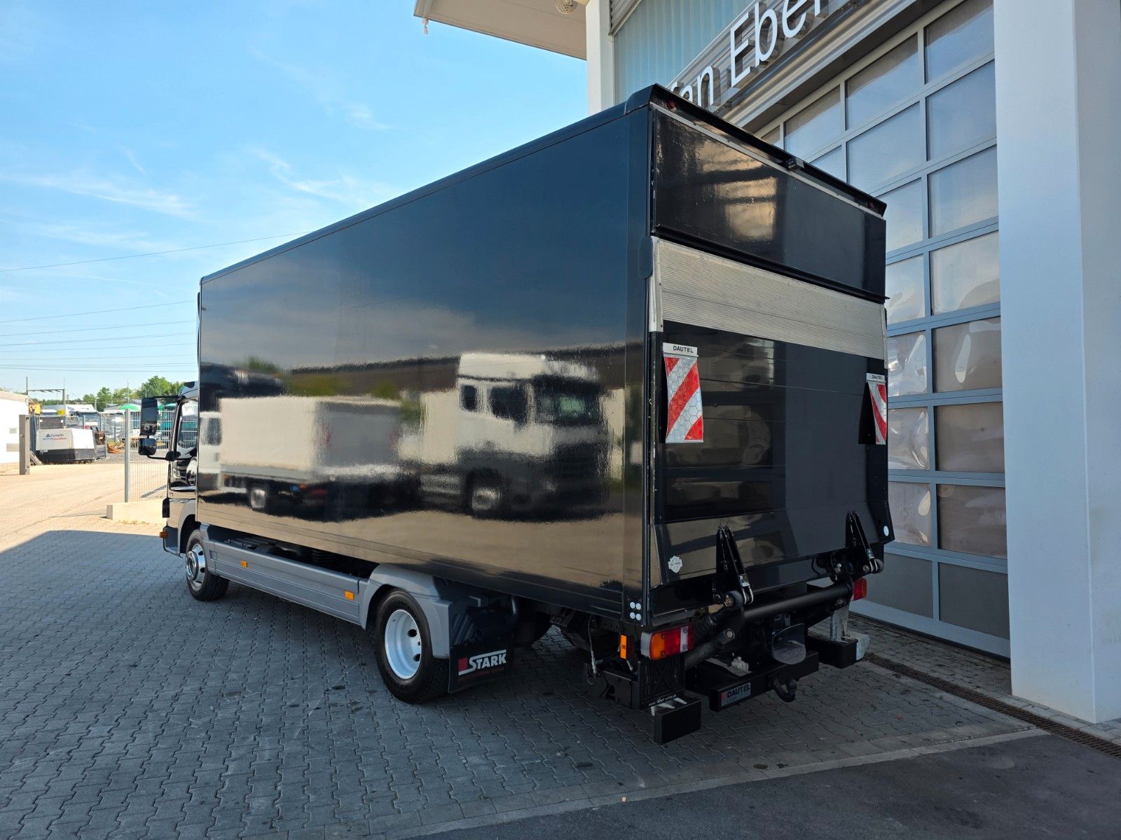 Fahrzeugabbildung Mercedes-Benz Atego 818 L Möbelkoffer+LBW Standklima 2x AHK