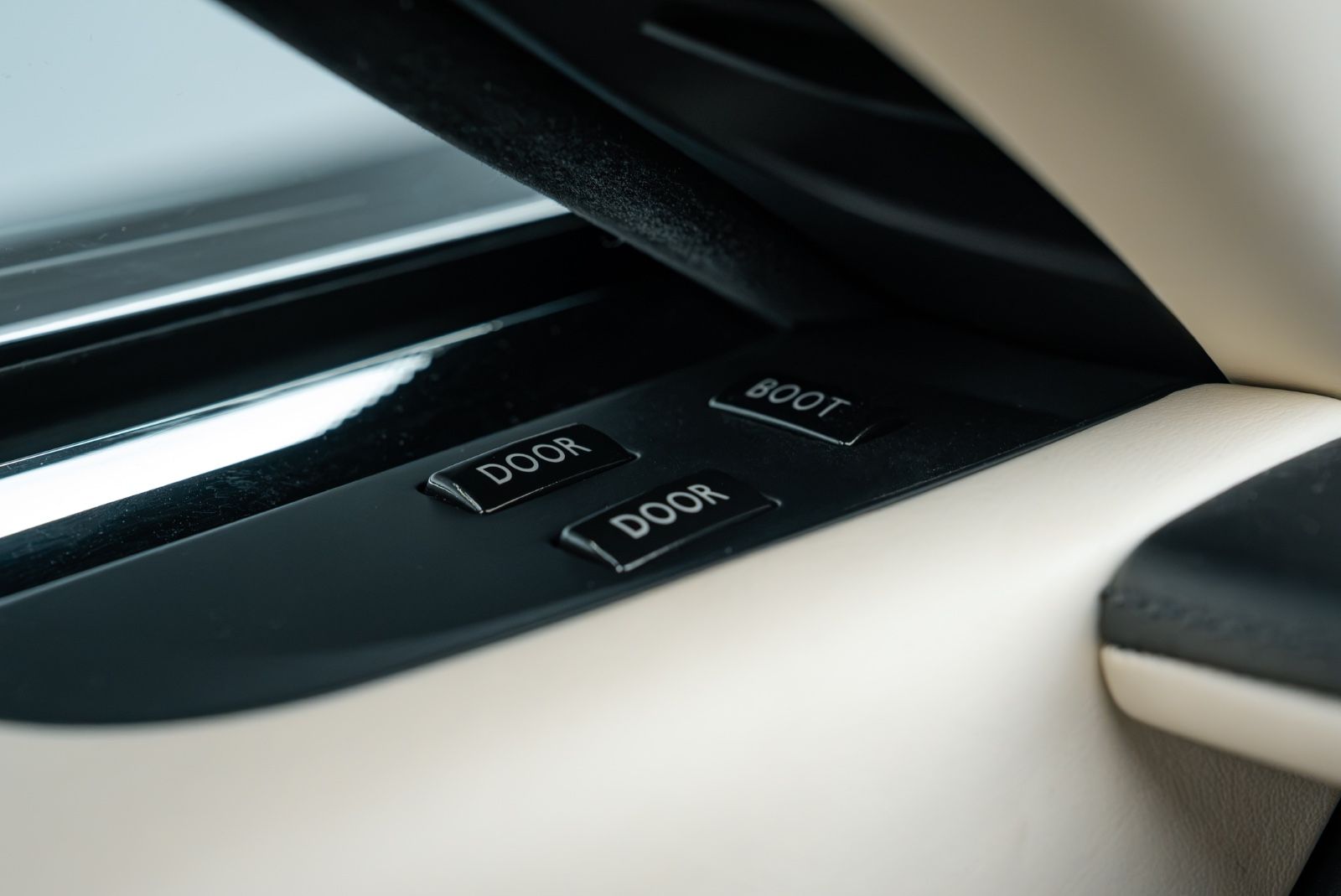 Fahrzeugabbildung Rolls-Royce Wraith BESPOKE AUDIO/SHOOTING STAR/DRIVER ASSI 3