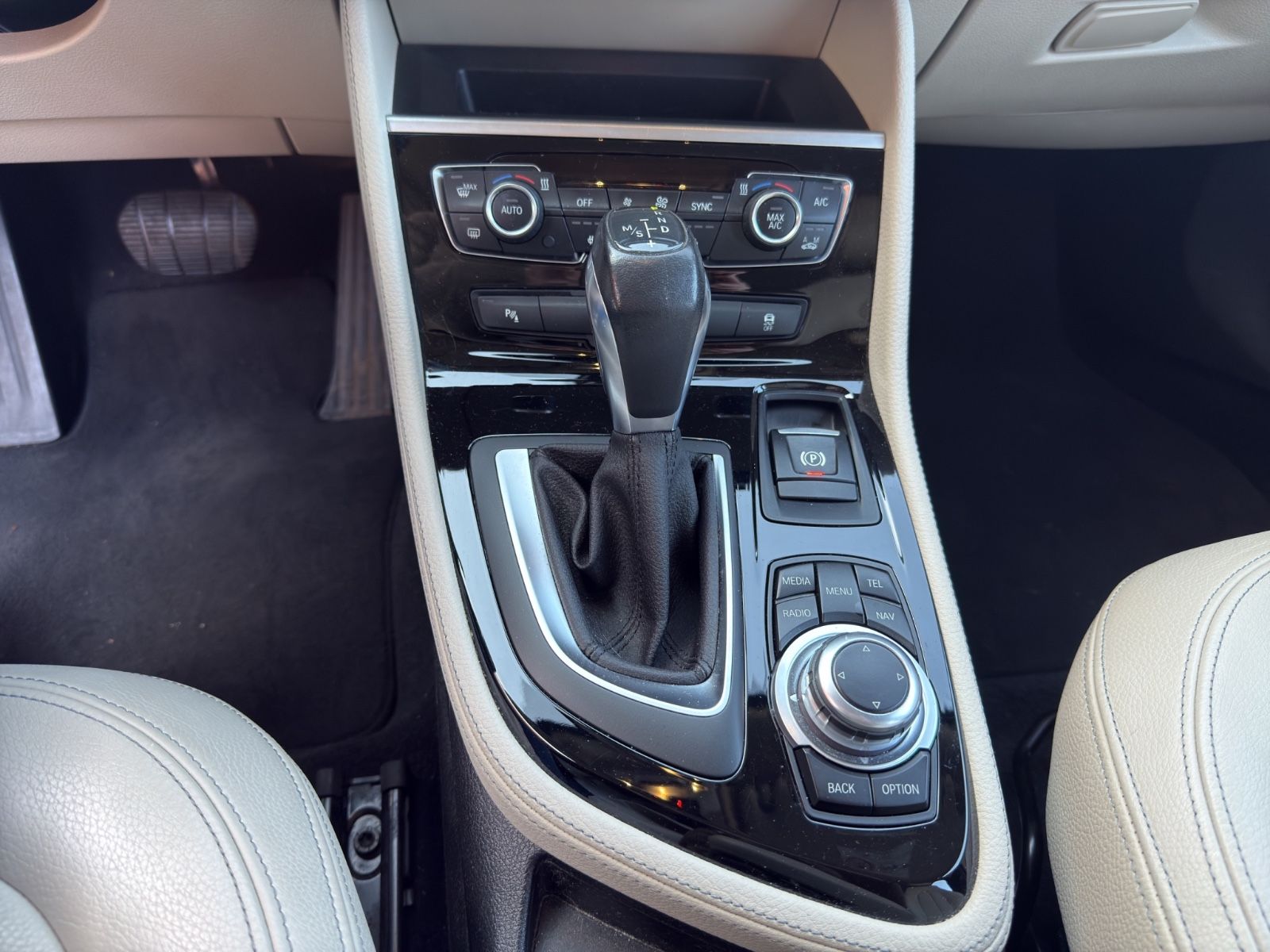 Fahrzeugabbildung BMW 225 Active Tourer*Luxury-Line*Navi*Kamera*