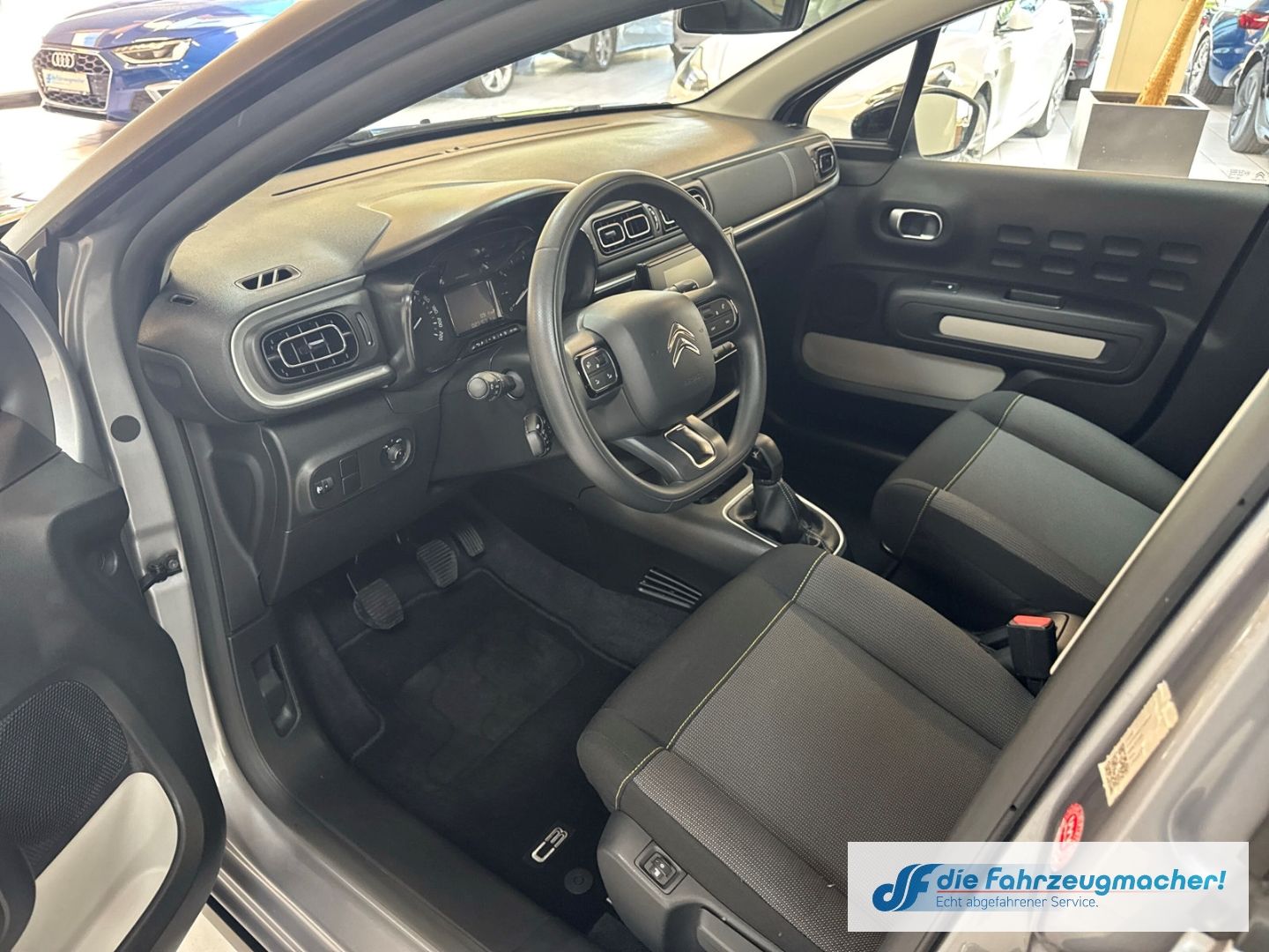 Fahrzeugabbildung Citroën C3 C-Series 1.2 PureTech LED Klimaautom DAB SHZ