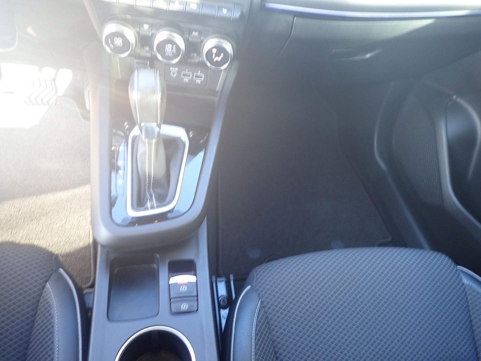 Fahrzeugabbildung Renault Arkana INTENS TCe 140 EDC (M