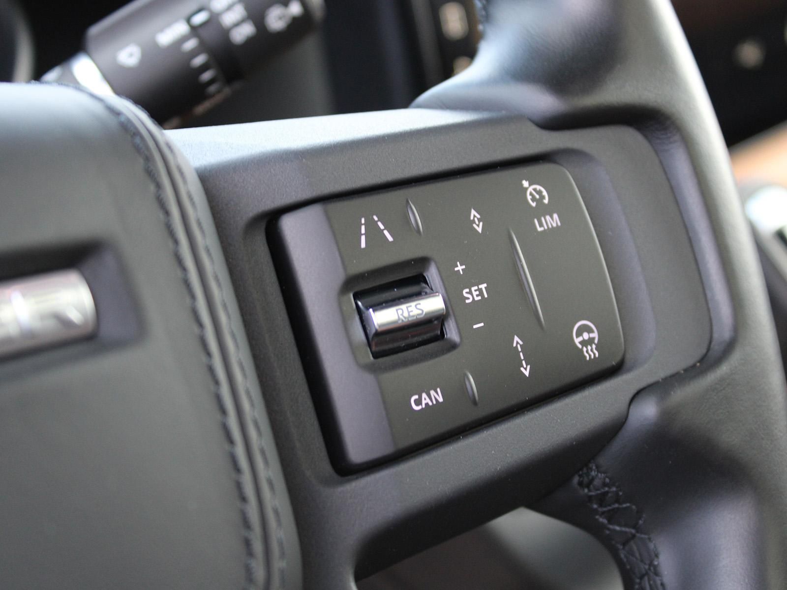 Fahrzeugabbildung Land Rover Land Rover Defender 110 D300 X-Dynamic HSE