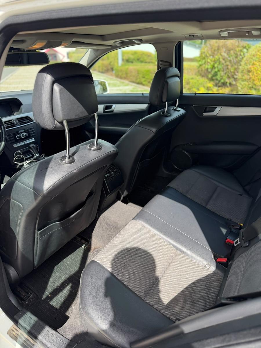 Mercedes-Benz C220 2012 — photo 12